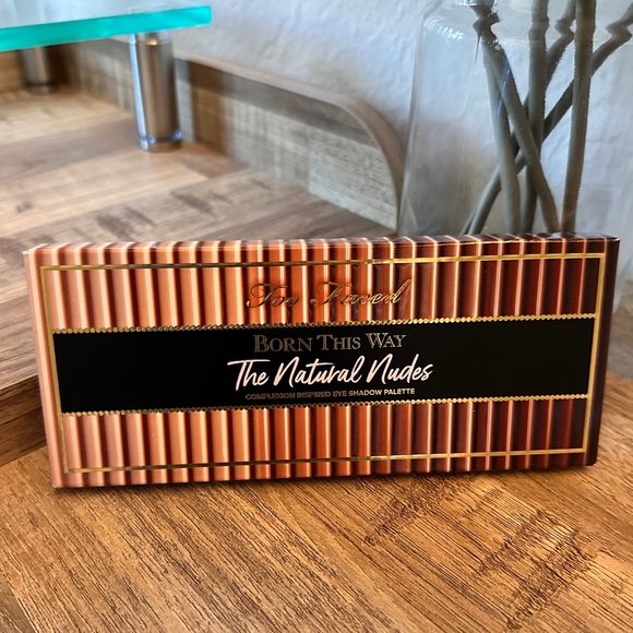 Too Faced Born This Way Palette - Picture 11 of 12